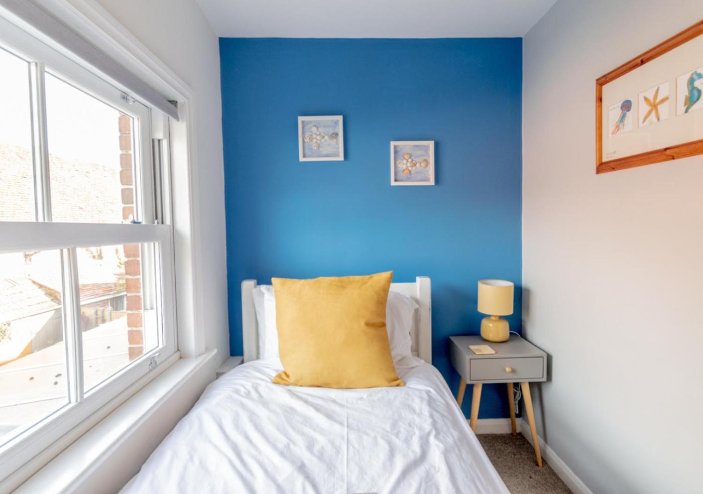 Stylish 2 Bedrooms Cosy & Bright Cottage, Pet Friendly, Sleeps 5, Titchfield Village - Summer Special Offer!! - By Blue Puffin Stays Exterior foto