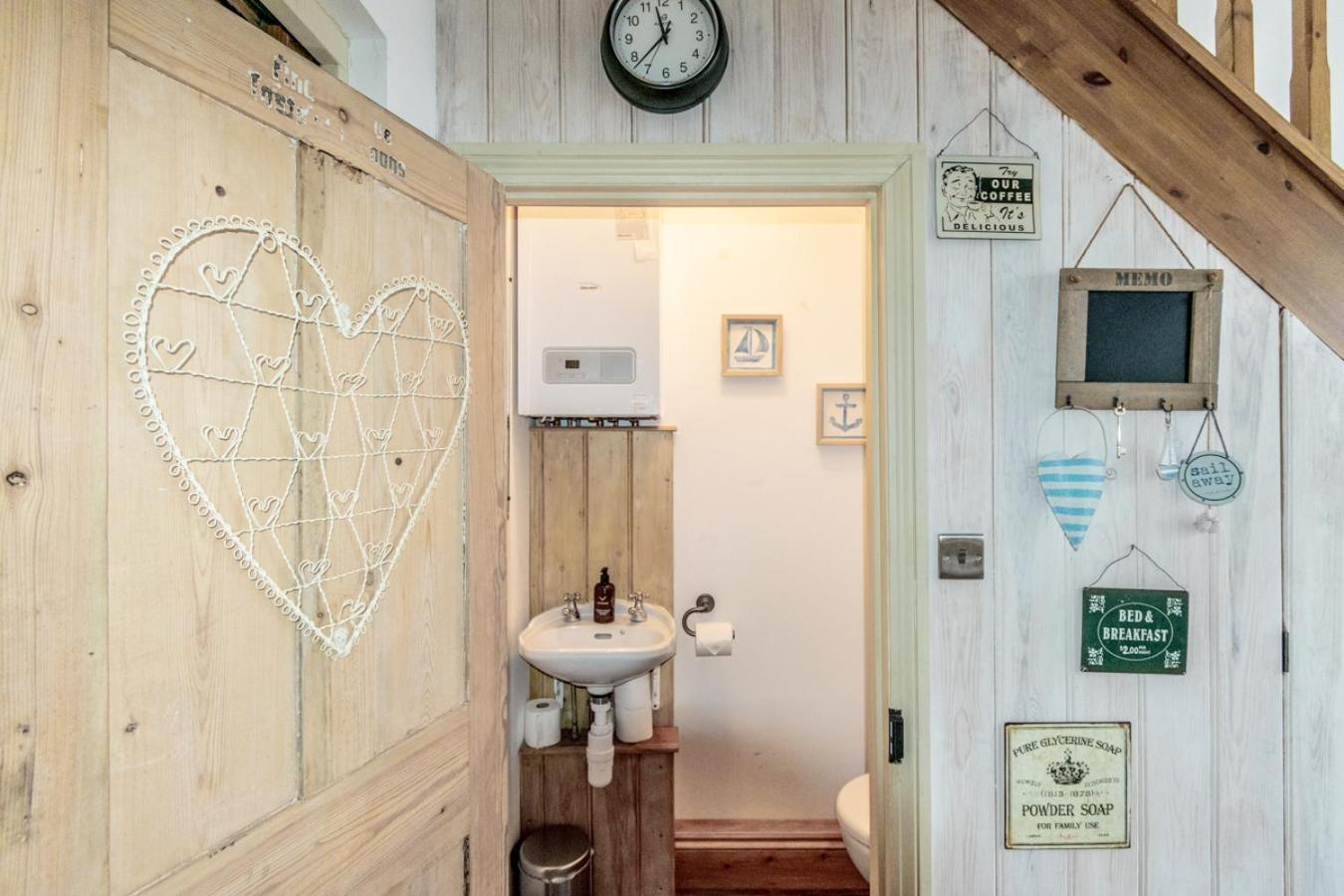 Stylish 2 Bedrooms Cosy & Bright Cottage, Pet Friendly, Sleeps 5, Titchfield Village - Summer Special Offer!! - By Blue Puffin Stays Exterior foto