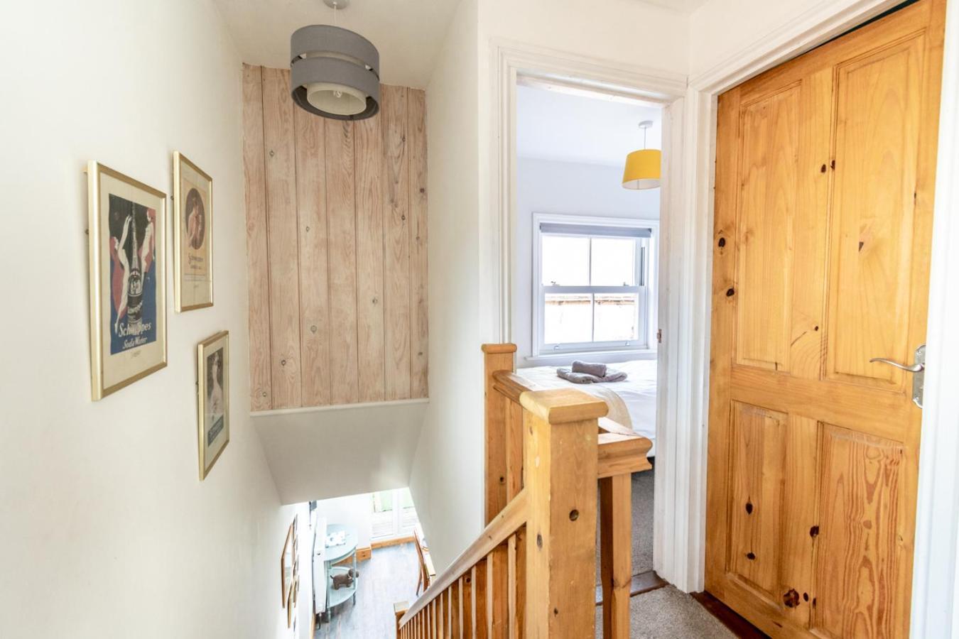 Stylish 2 Bedrooms Cosy & Bright Cottage, Pet Friendly, Sleeps 5, Titchfield Village - Summer Special Offer!! - By Blue Puffin Stays Exterior foto